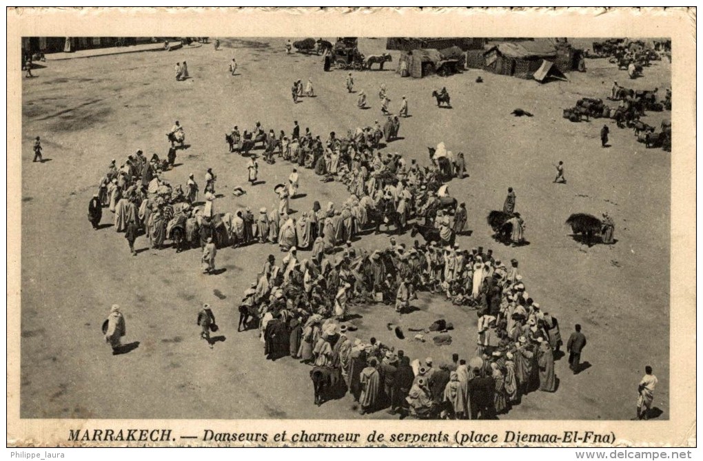 CPA - Afrique - MARRAKECH - Danseurs Et Charmeur De Serpents - Place Djemaa El Fna  MAROC - Marrakech