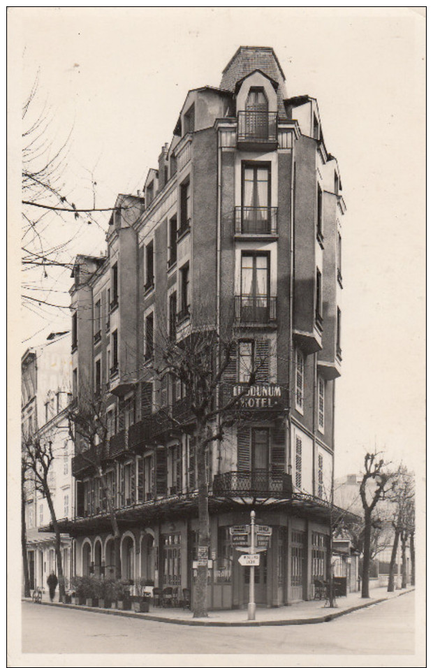 CARTE POSTALE DE VICHY / CARTE PHOTO - Vichy