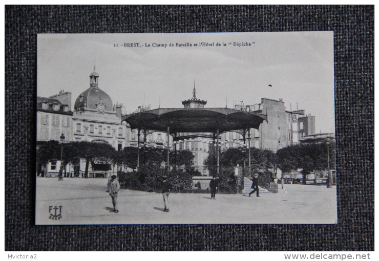 BREST - Le Champ De Bataille Et L'Hôtel De La "Dépêche". - Brest