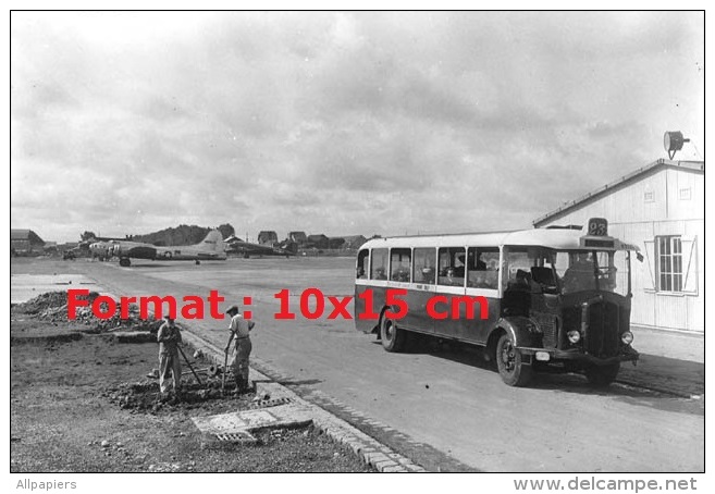 Reproduction D'une Photographie D'un Bus Parisien à L'aérodrome D'Orly En 1945 - Sonstige & Ohne Zuordnung