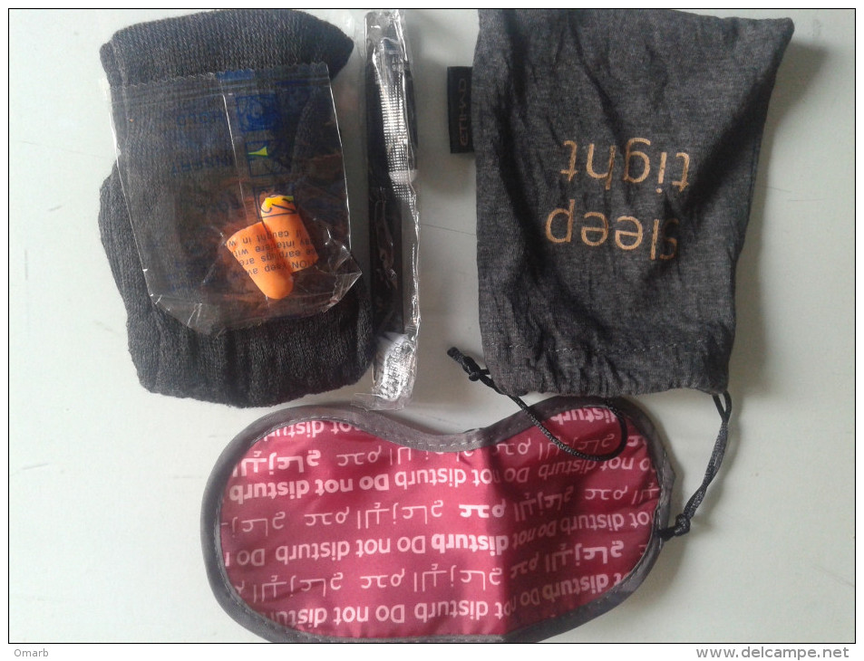 Alt910 Etihad Airways Abu Dhabi United Arab Emirates Slip Tight Amenity Kits Pouch Socks Dental Kit Eye Mask Aereo Avion - Geschenke