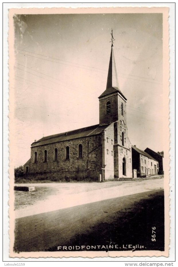 BELGIQUE FROIDFONTAINE De Type CARTE PHOTO Glacée : " L'Eglise " Circulé Villers - Beauraing