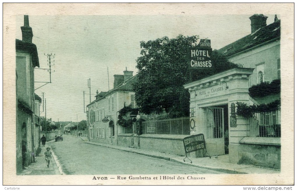 AVON Rue Gambetta Et L'Hotel Des Chasses - Avon