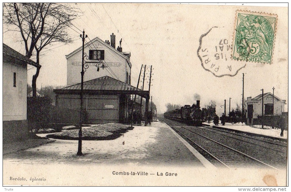 COMBS-LA-VILLE LA GARE ARRIVEE DU TRAIN - Combs La Ville