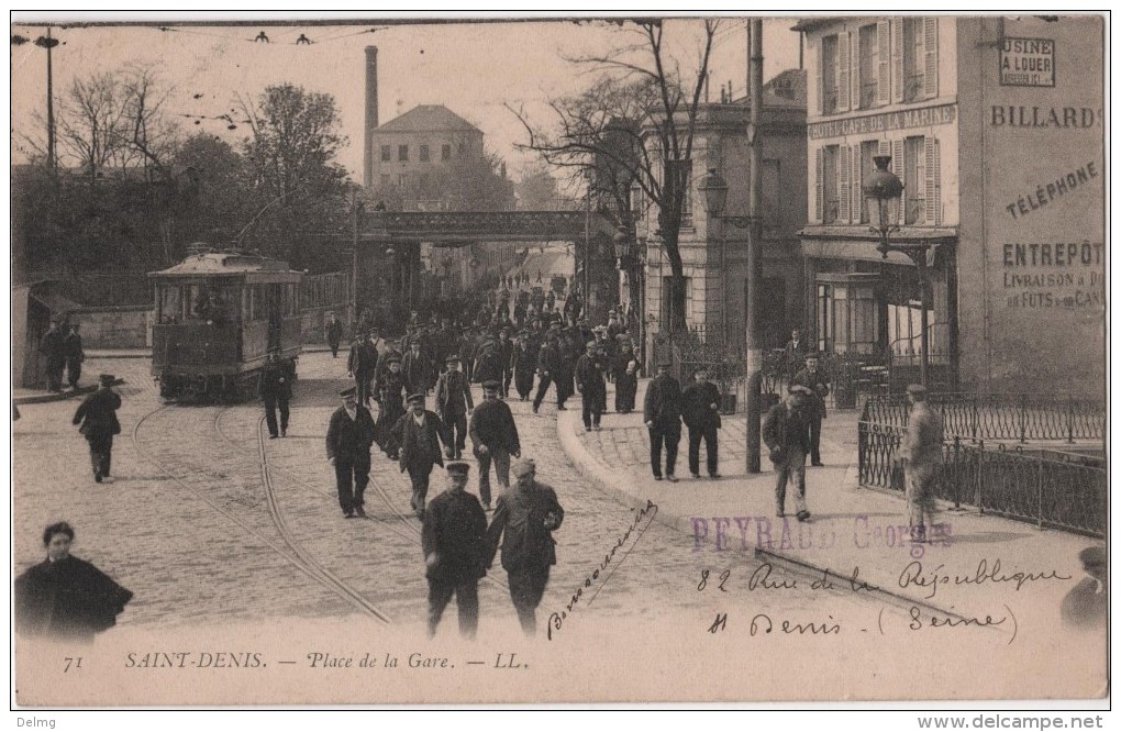 CPA 93 SAINT DENIS  Tramway Devant L' Hôtel De La Marine Sortie Des Ouvriers De L'Usine - Saint Denis