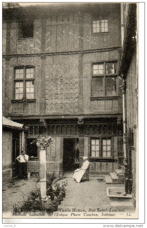 CPA - BEAUVAIS - VIEILLES MAISONS RUE SAINT LAURENT - ANCIENNE HABITATION DE L'EVEQUE PIERRE COCHON - INTERI - T. B. E - - Beauvais