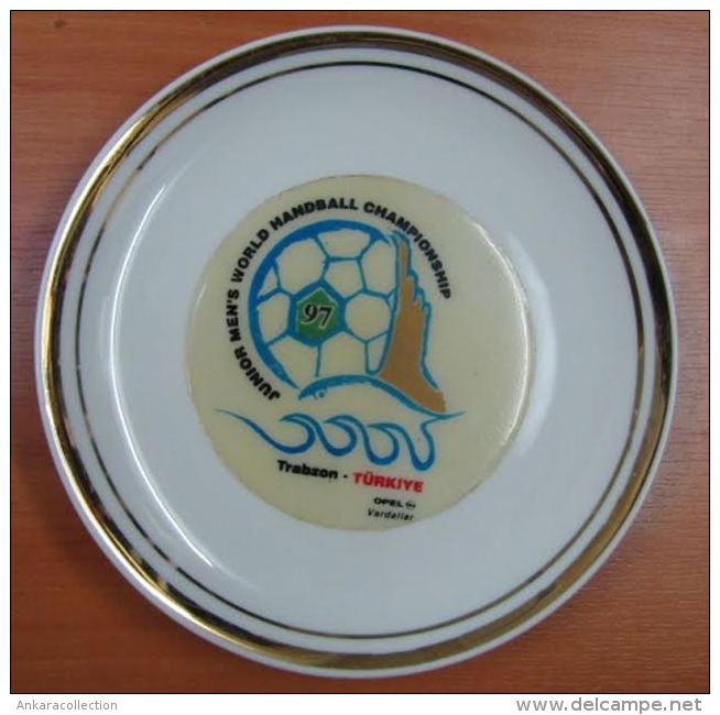 AC - XIth MEN'S JUNIOR WORLD HANDBALL CHAMPIONSHIP TRABZON RIZE 23 AUGUST 1997 SOUVENIR PORCELAIN PLATE - Altri & Non Classificati