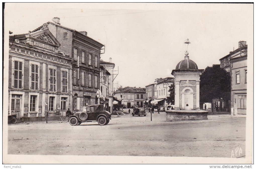 CARTE POSTALE SAMATAN  32   Hotel De Ville Et Place De La Fontaine - Autres & Non Classés