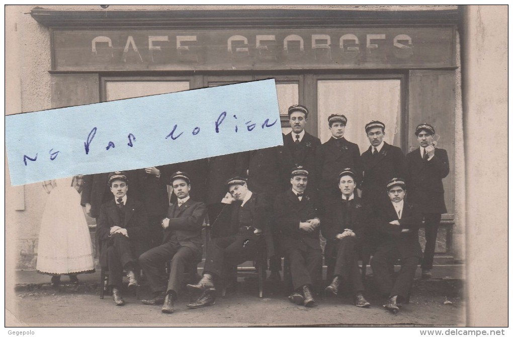 NEVERS (  à Confirmer )  - Les Facteurs Posant Devant Le Café Georges ( Carte-photo ) - Nevers