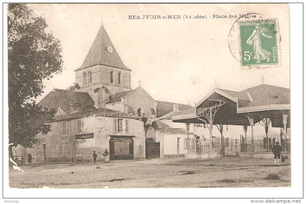 BEAUVOIR Sur MER - Place Des Halles - Beauvoir Sur Mer