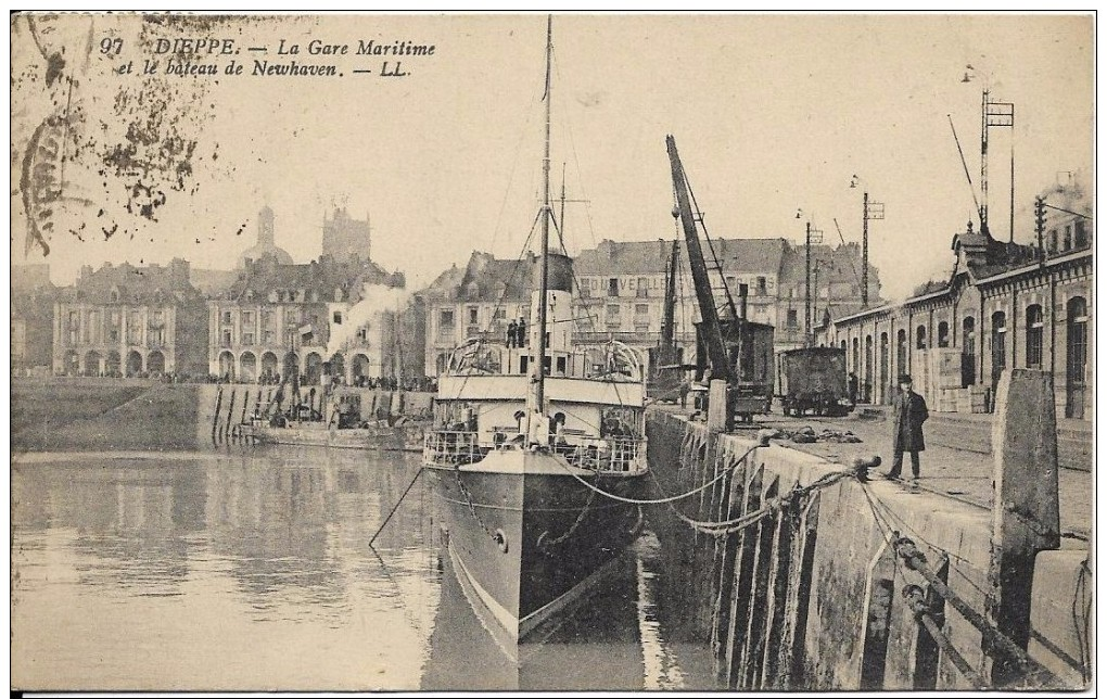 DIEPPE.- La Gare Maritime Et Le Bateau De Newhaven. - LL (401) - Dieppe
