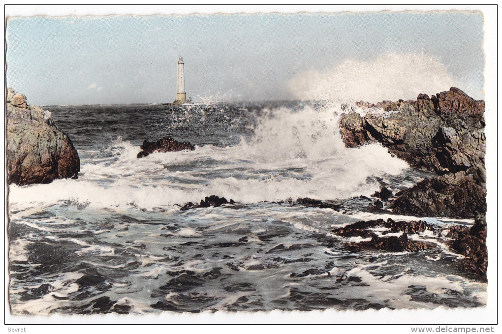 GOURY-HAGUE. - Le Phare Par Tempête. Cpsm 9x14 - Andere & Zonder Classificatie