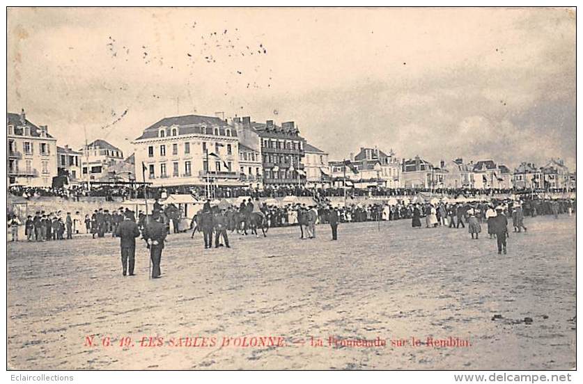 Sport.   Hippisme  Les Courses .  Les Sables D'Olonne  85. Sur Le Remblai - Hippisme