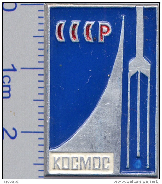 135 Space Soviet Russia Pin. Satellite KOSMOS - Spazio