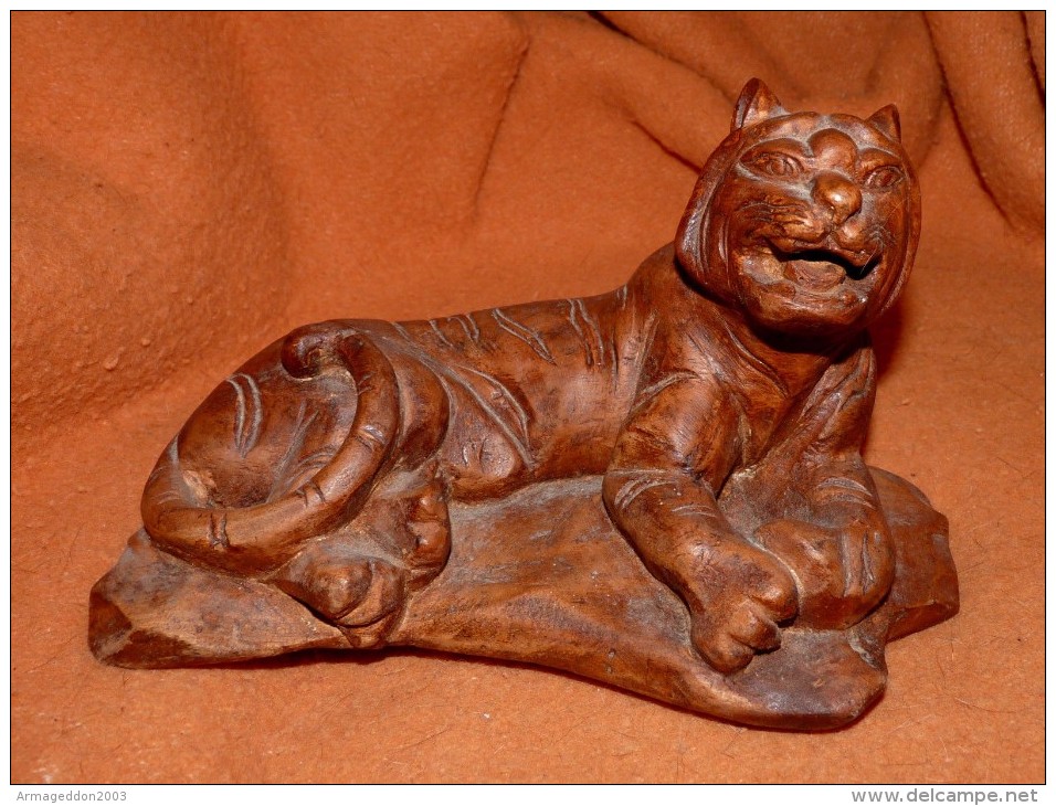 ANCIEN SCULPTURE EN BOIS UN TIGRE ALLONGE SIGNE NGOC VU VIETNAM 22 X 14 CM Tbe - Wood