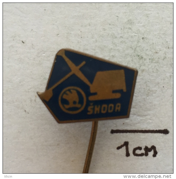 Badge (Pin) ZN002196 - Automobile (Car) Skoda - Andere & Zonder Classificatie