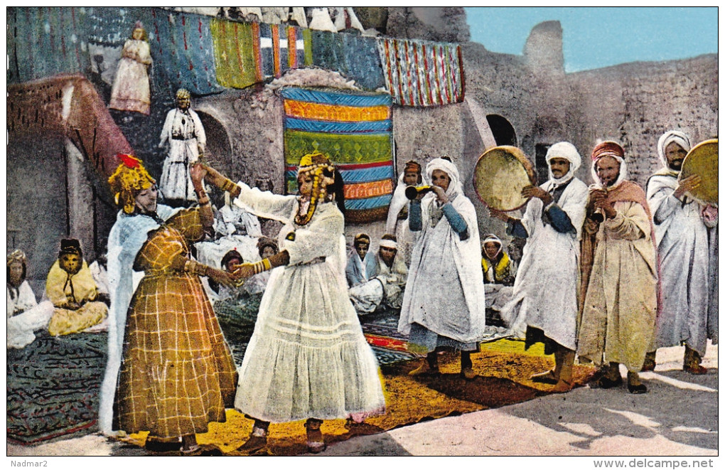 CPA Colorisée ALGERIE Femmes Danse Arabe TB état Animée Danseuses, Musiciens Circulée  Afrique Du Nord  ALGER - Femmes