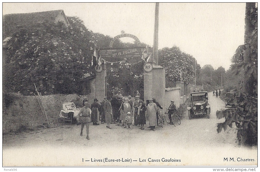 Cp 28 LEVES Les Caves Gauloises  ( Parc D´attraction A FOLTIER  Gaulois Voitures Automobiles ) - Lèves