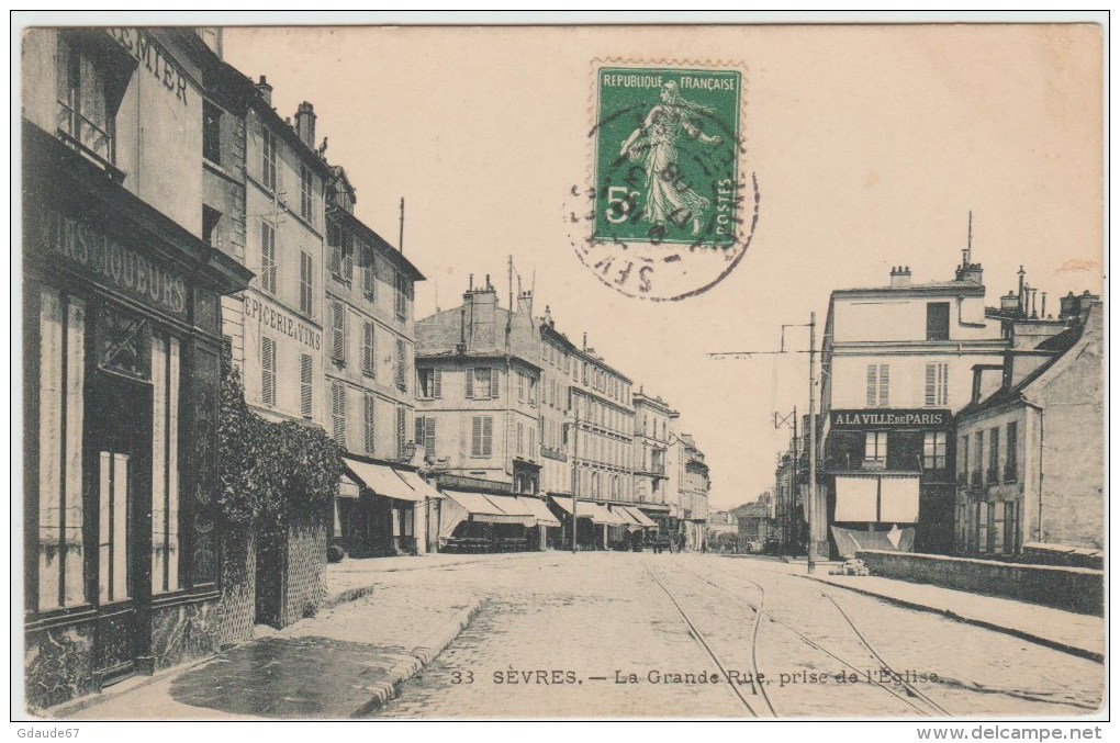 SEVRES (92) - LA GRANDE RUE PRISE DE L'EGLISE - Sevres