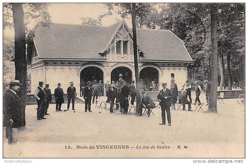 Sport.   Jeu De Boules. Pétanque.  Paris  75 Bois De Vincennes  Joueurs De Boules (pli) - Pétanque