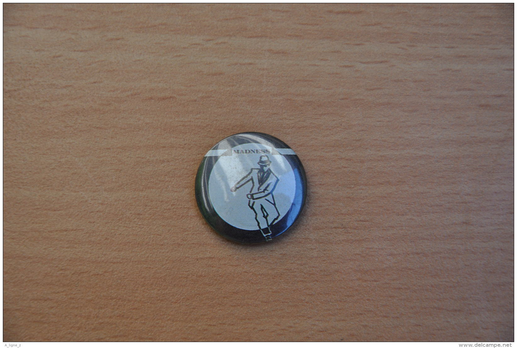 REF Y1  : Badge Ancien Epok 1980 Punk Rock Pin's MADNESS - Musica