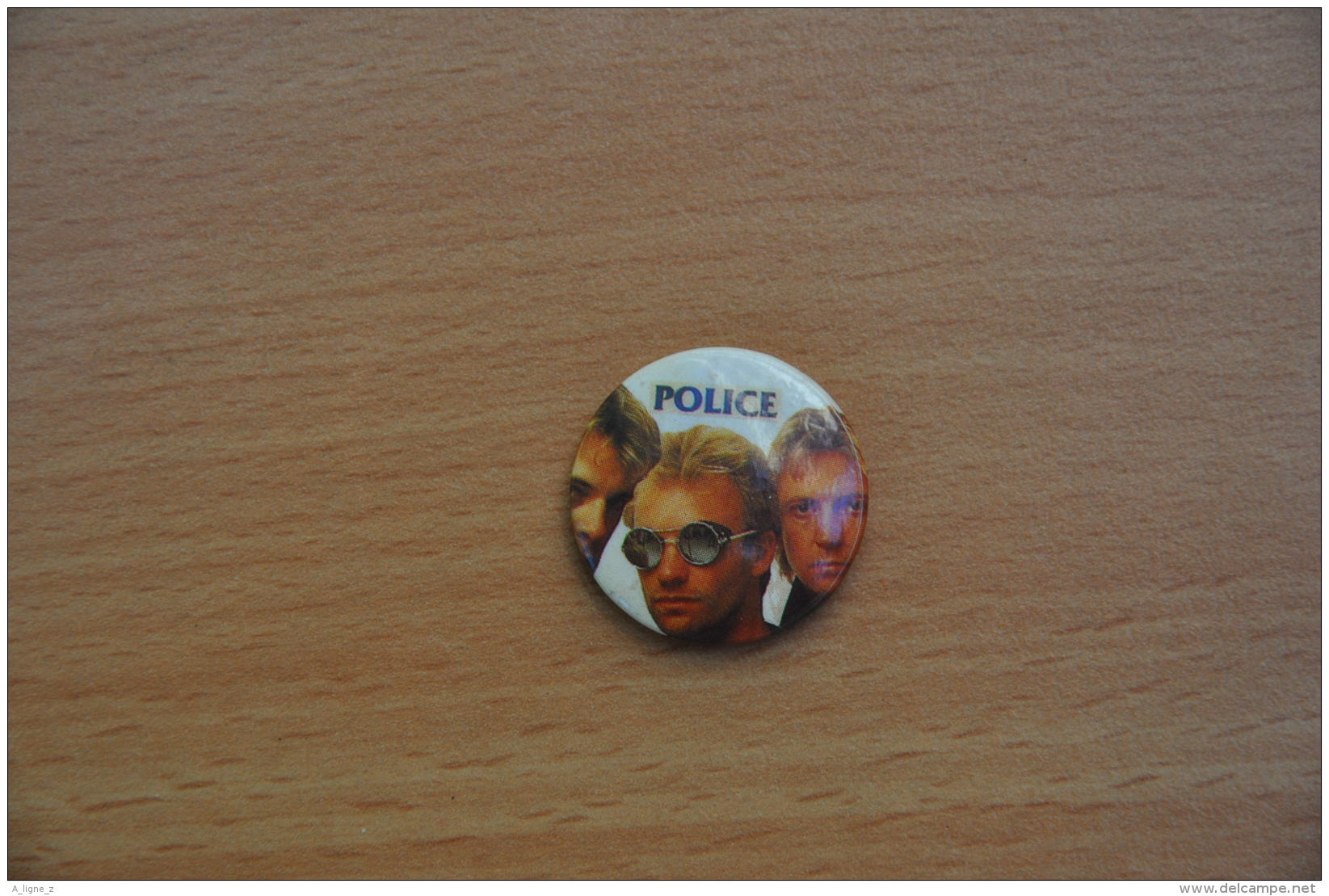 REF Y2  : Badge Ancien Epok 1980 Punk Pop Hard Rock Pin's Police Sting - Musique