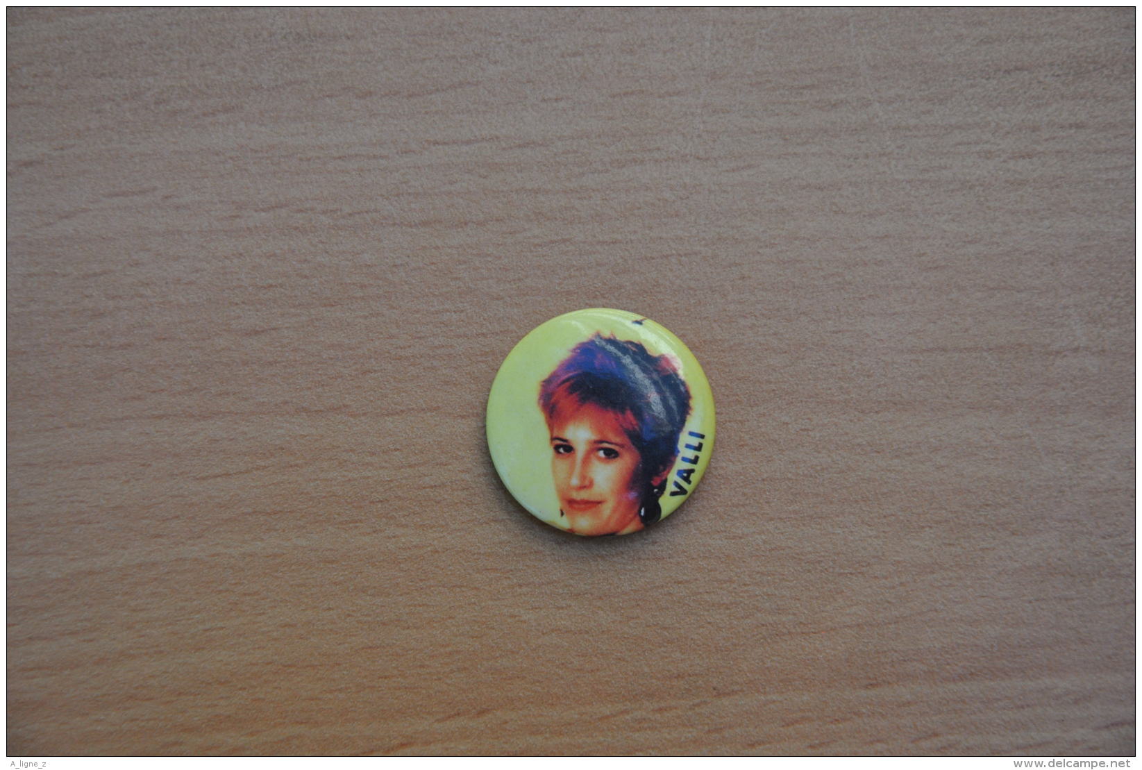 REF Y2  : Badge Ancien Epok 1980 Punk Pop Hard Rock Pin's Valli - Musique