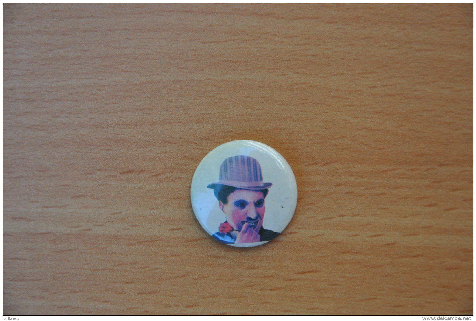 REF Y2  : Badge Ancien Epok 1980 Punk Pop Hard Rock Pin's Charlot - Musique