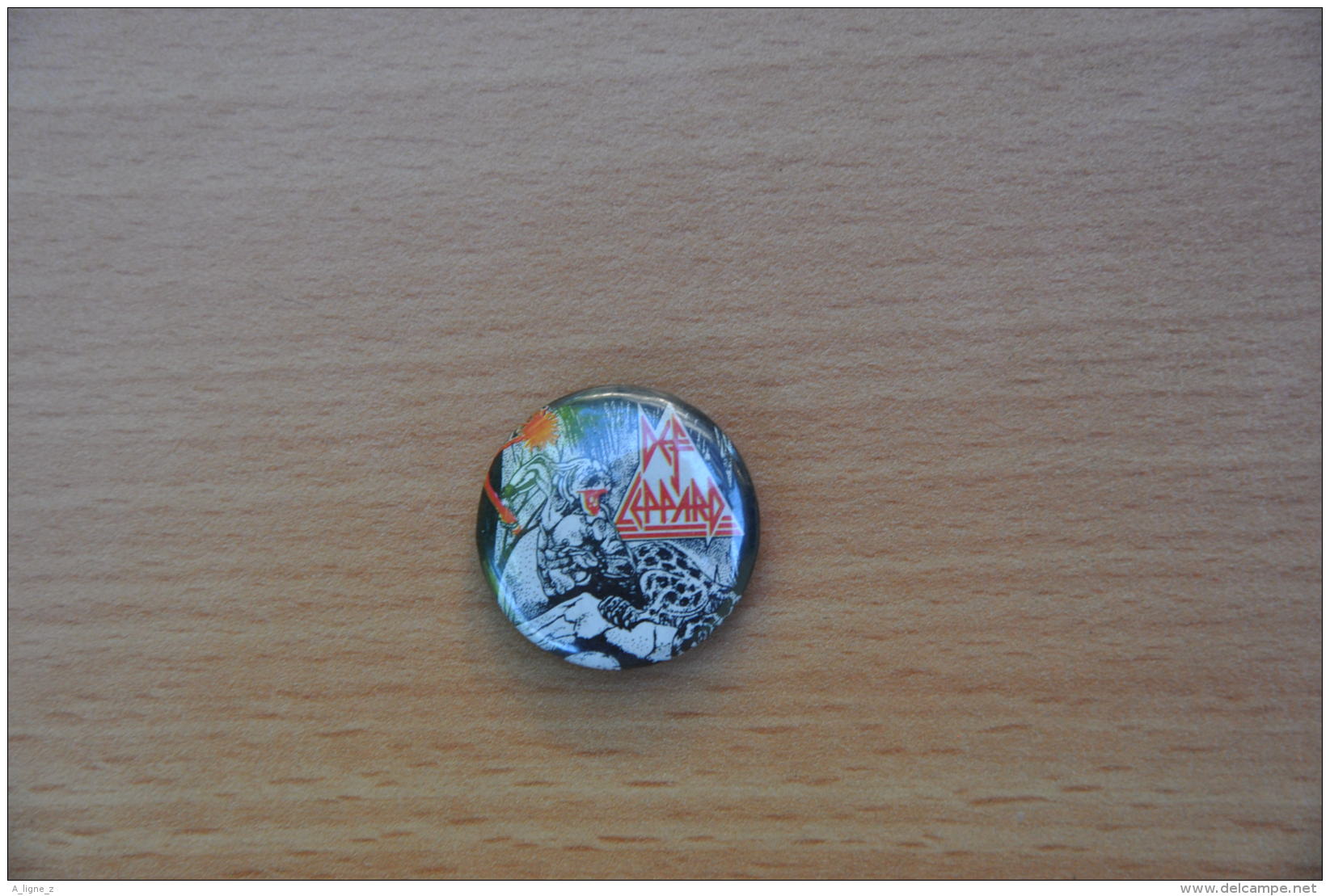 REF Y3  : Badge Ancien Epok 1980 Punk Pop Hard Rock Pin's DEF LEPPARD - Musik