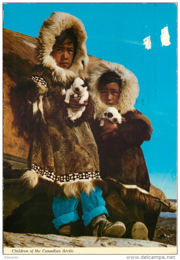 Inuit Eskimo Kids, Children Of The Arctic, Canada Postcard Posted 1975 Stamp - Cartes Modernes