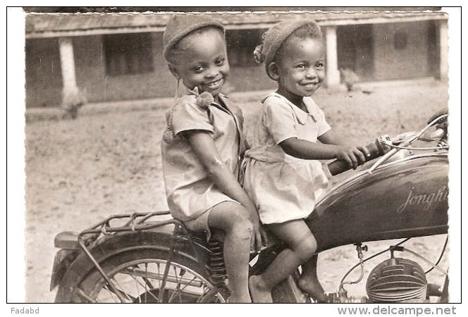 MISSION SAINT PAUL OUBANGUI CHARI SOURIRES DE L AFRIQUE NOIRE NON ECRIS  DEUX ENFANTS SUR UNE MOTO - Zentralafrik. Republik