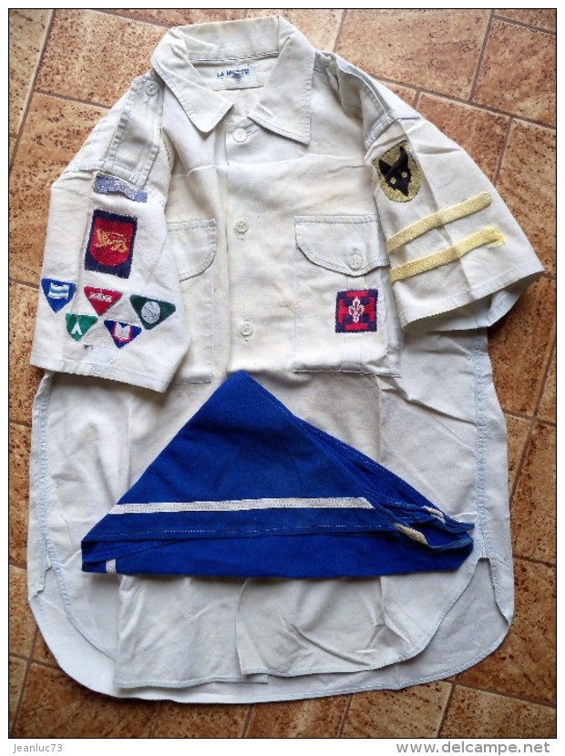 Scoutisme - Chemise Officielle Louveteaux 1942 - Complet - Avec Le Foulard Du Groupe 1ere Duguesclin De Bergerac - Scoutisme