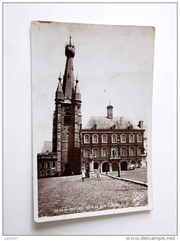 Carte Postale Ancienne : SOLRE LE CHATEAU : Hotel De Ville Et Eglise, Timbre 1934 - Solre Le Chateau