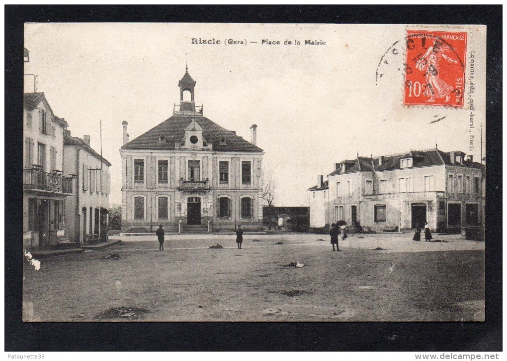 32 RISCLE PLACE DE LA MAIRIE - Riscle