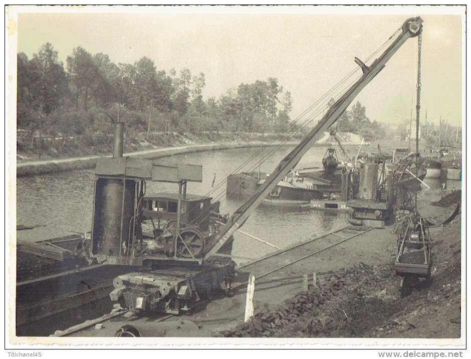 MOL - FOTOKAART Juni 1945 (23 X 17 Cm) - Loading Lignite Op Boat - Stoomkraan - Chargement De Lignite - Grue à Vapeur - Mol