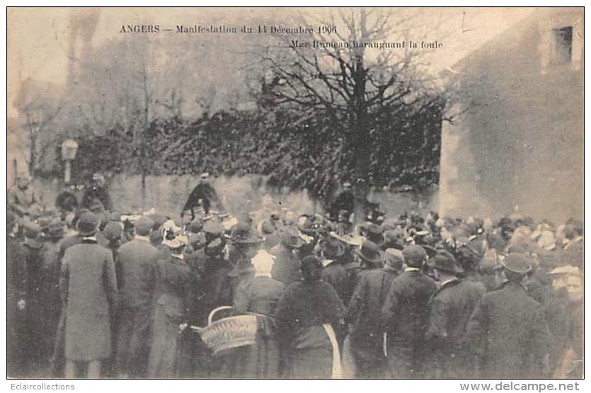 Angers   49    Religion. Inventaires 1906. Mgr Rumeau Haranguant La Foule - Angers