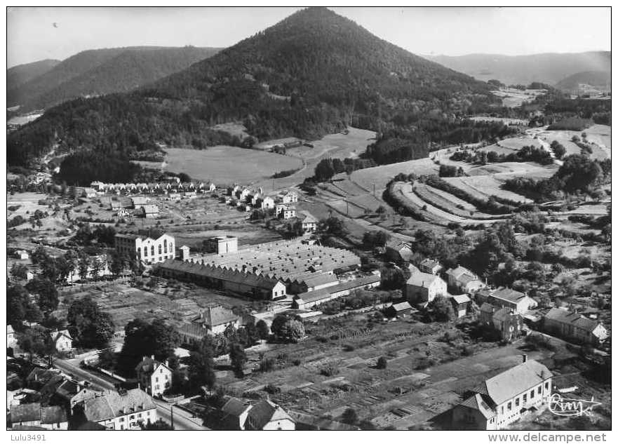 CPSM - SENONES (88) - Vue Aérienne Du Bourg , Des Usines Et De La Côte Du Mont En 1950 / 60 - Senones