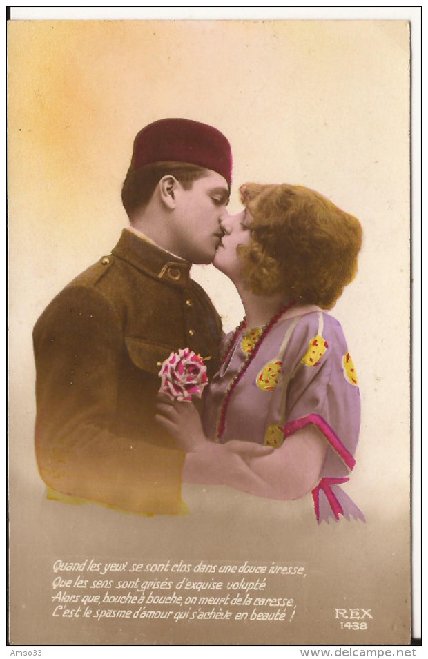 5463. CPA MILITAIRE TIRAILLEUR MAROCAIN ET SA FIANCEE. 1927 - Uniformes