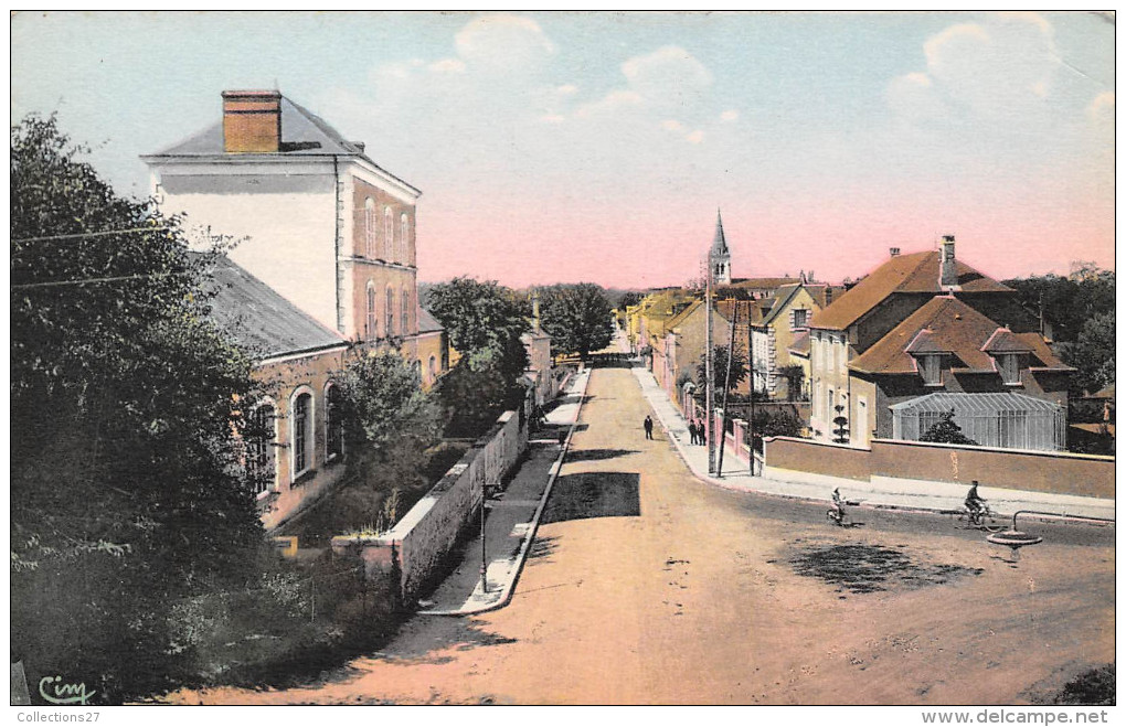 36-TOURNON-SAINT-MARTIN- L'ECOLE DES FILLES, ENTREE DE LA VILLE , ROUTE DE LUREUIL - Autres & Non Classés