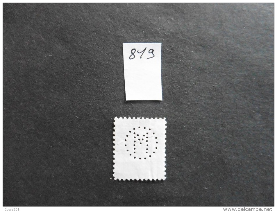 Etats-Unis :Perfins :timbre N° 819   Perforé   M   Oblitéré - Zähnungen (Perfins)