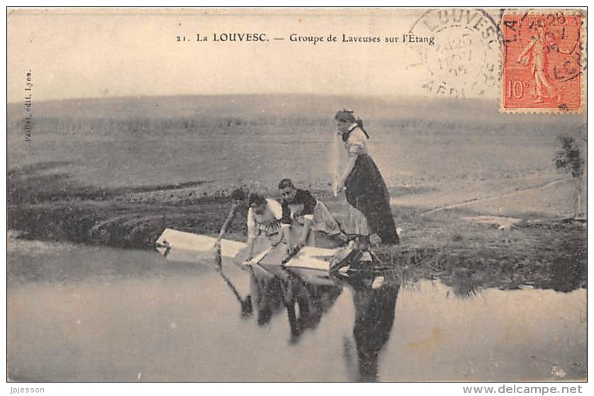 ARDECHE  07  LA LOUVESC  GROUPE DE LAVEUSES SUR L'ETANG - La Louvesc