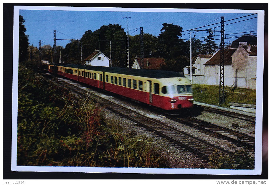 LOCOMOTIVE CISALPIN - Stations With Trains