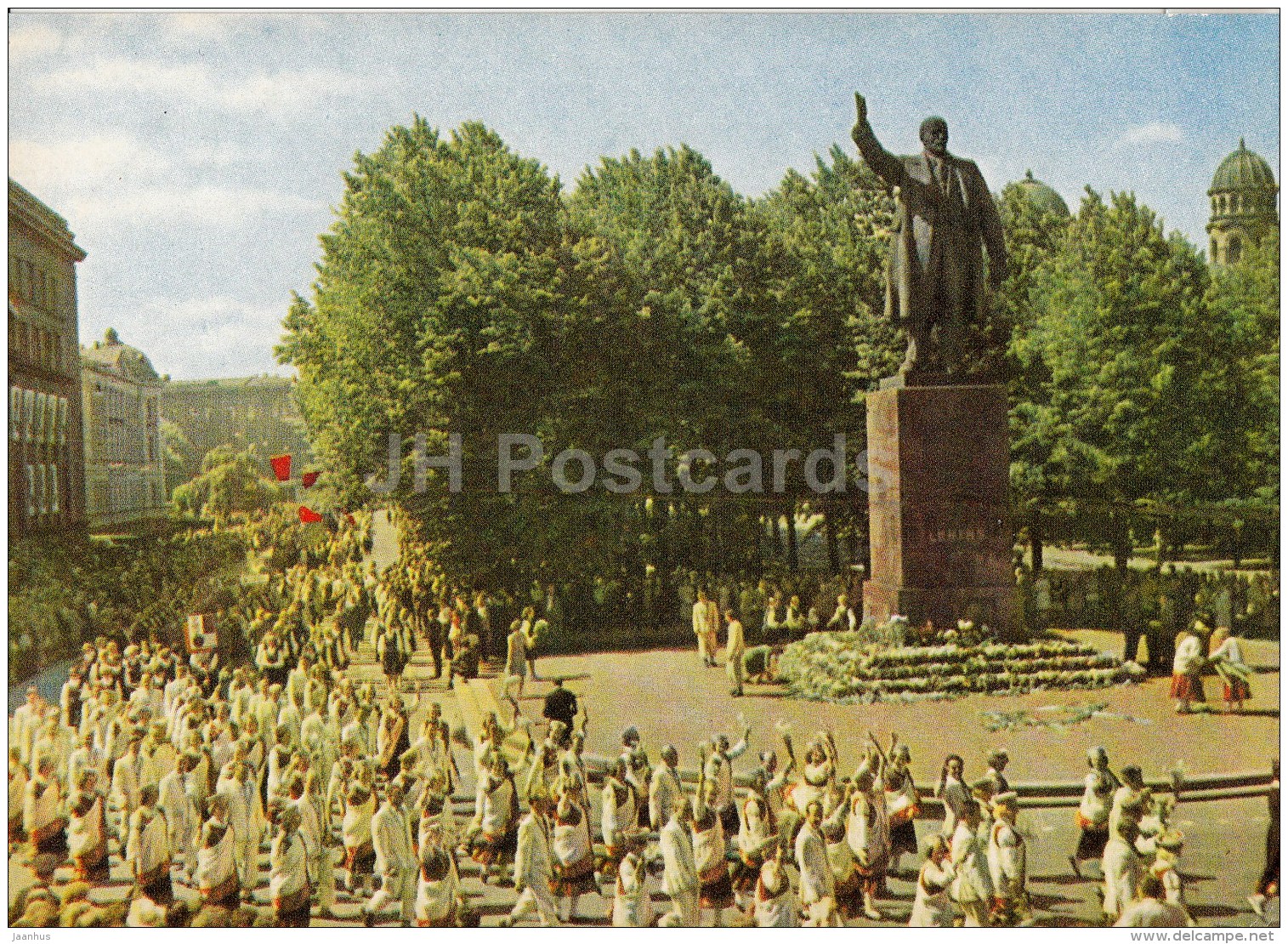 By Monument To Lenin - Folk Costumes - Riga - Latvia USSR - Unused - Lettonie