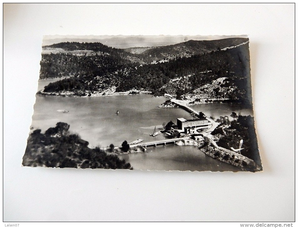 Carte Postale Ancienne : En Avion Au Dessus De CARCES : L' Usine De Pompage, En 1961 - Carces