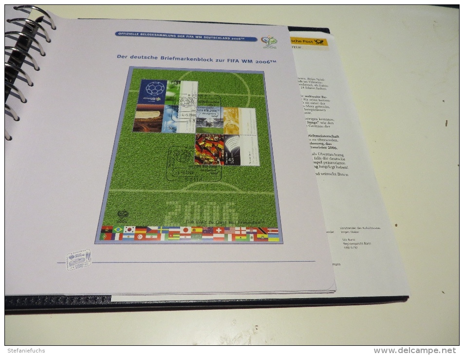 DIE OFFIZELLE BELEGSAMMLUNG DER FIFA FUSSBALL - WELTMEISTERSCHAFT DEUTSCHLAND 2006 im BINDER mit SCHUBER