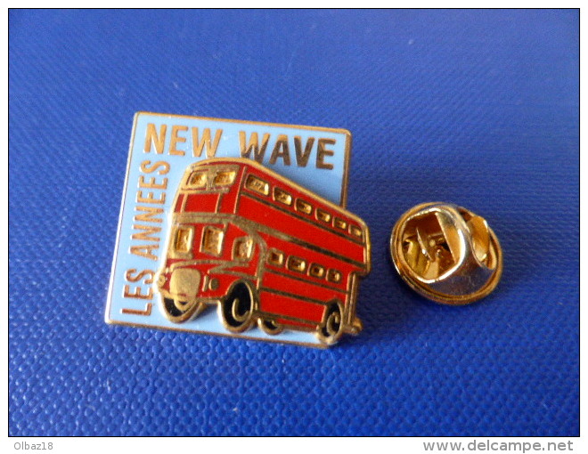 Pin´s Les Années New Wave - Bus Imperial Anglais - Royaume Uni - Zamac Double Moule (YD20) - Autres & Non Classés