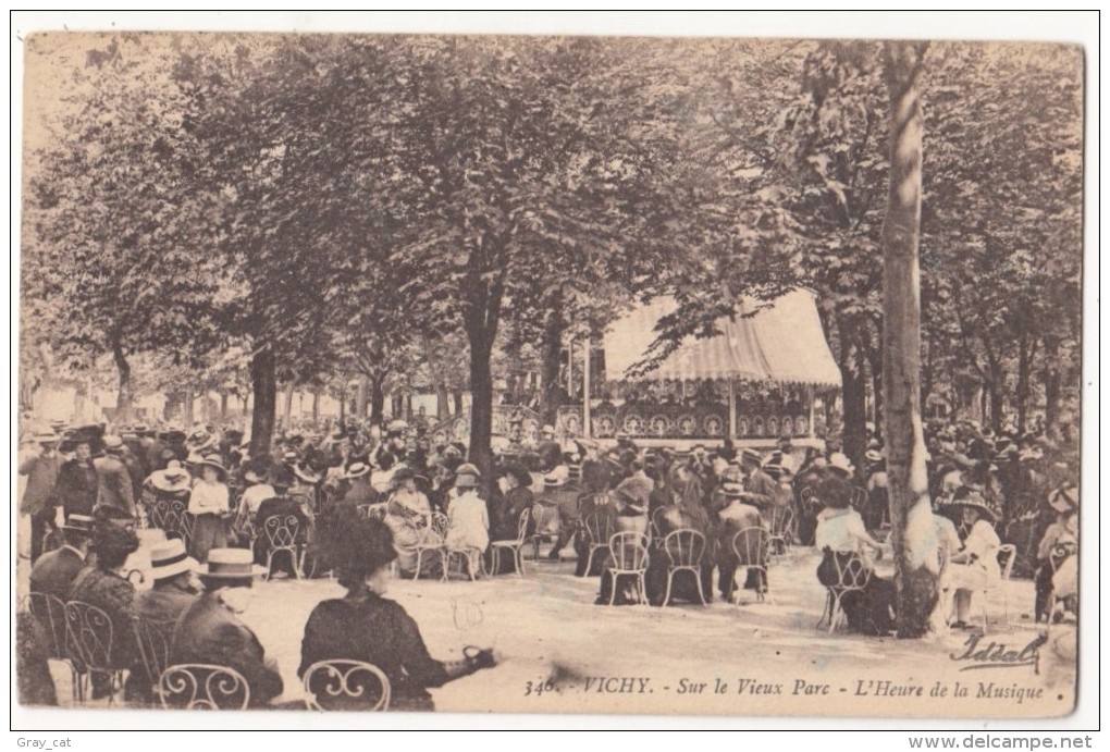 France, VICHY, Sur Le Vieux Parc, LHeure De La Musique, Used Postcard [18626] - Vichy
