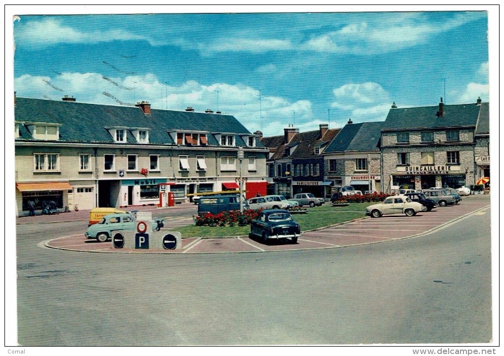 CPSM -28 - LA LOUPE - La Place De L'Hotel De Ville - - La Loupe