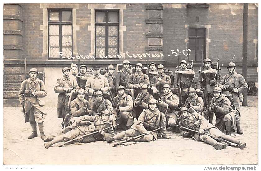 A Identifier      Angers -  Maine Et Loire    49 ???    (carte Photo ) Militaires Peloton éleves Caporaux 5me Cie - A Identifier