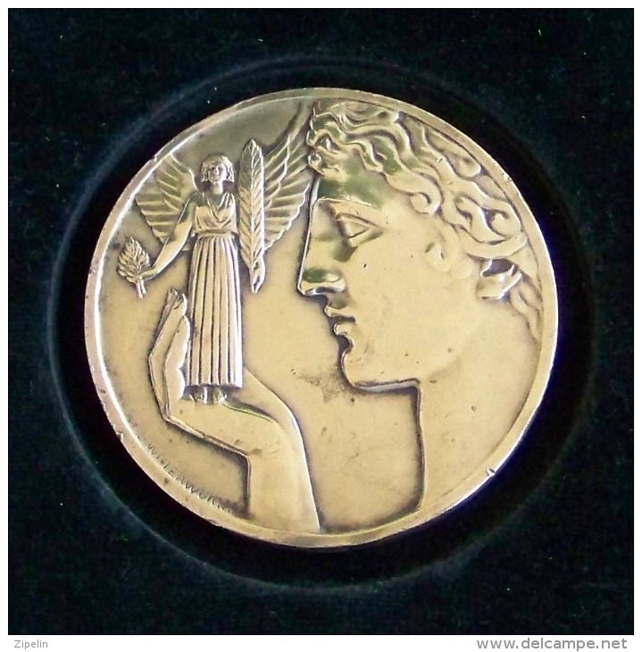 Médaille Bronze De Joseph Witterwulghe Cigarette St Michel époque Art Déco 1930 - Professionnels / De Société
